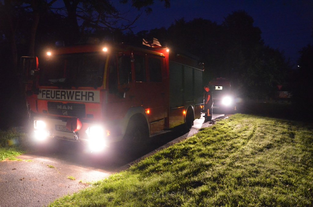 Einsatz BF TTW Koeln Merheim Servatiusstr Toten Hund ausgegraben P08.JPG - Miklos Laubert